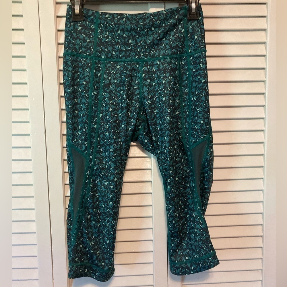 Lululemon Heathered Forage Teal Wunder Under Capri Leggings Size 6